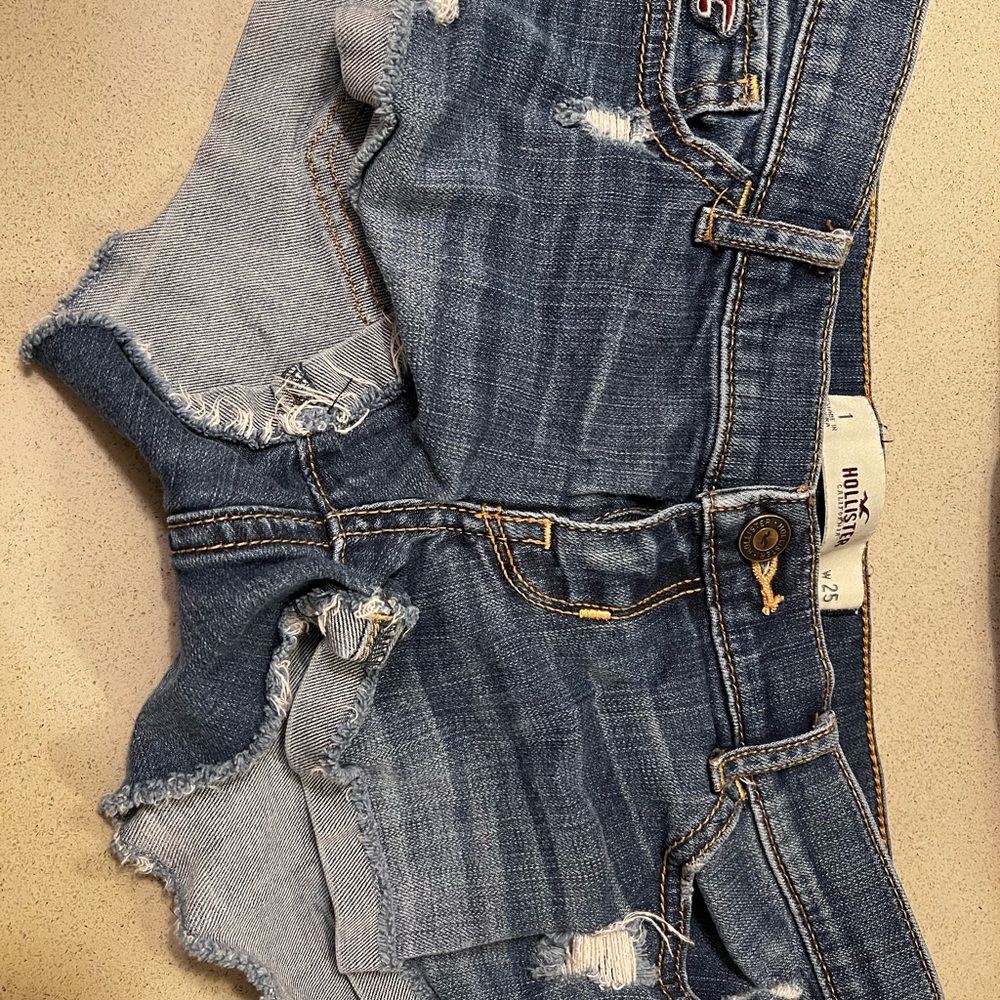 Hollister shorts size 1 euc
